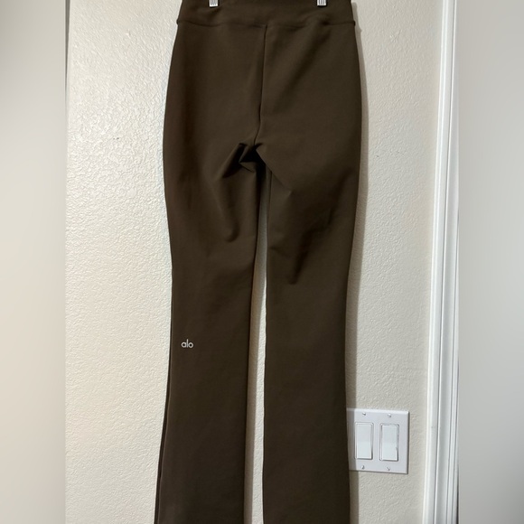 ALO Yoga Airbrush High Waist Flutter Leggings. Chocolate Brown Flare w Split. - Picture 14 of 16